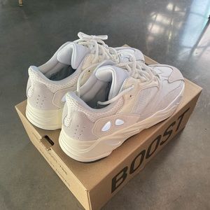 Yeezy Boost 700 Analog